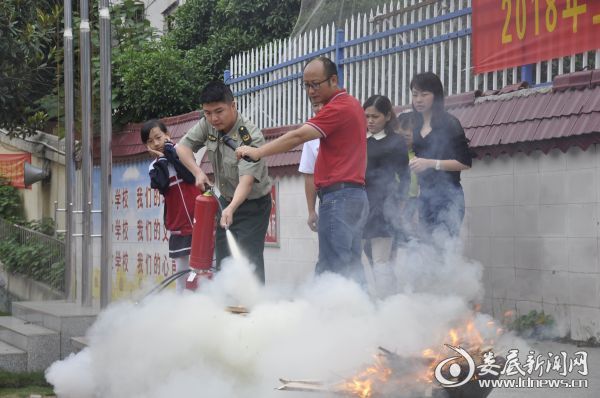 （初期火灾扑灭演示）