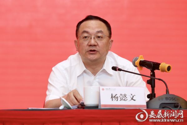 （娄底市委副书记、市长杨懿文出席并讲话）