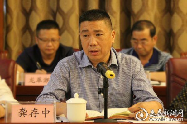市民政局党组成员、系统工会主任龚存中