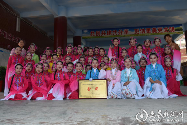 (文艺汇演现场)