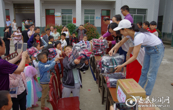 为孩子们送上了“儿童节”礼物!