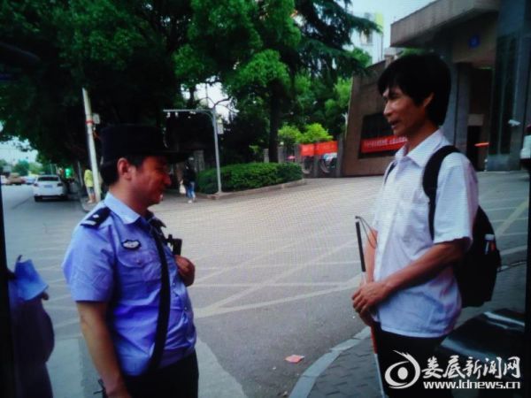 巡特警支队连续帮助群众获赞2