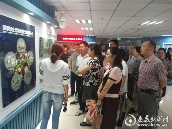 该局干部职工参观展厅图片