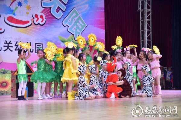 （童话剧表演）