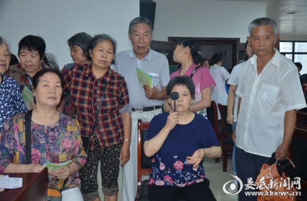 视力检测现场