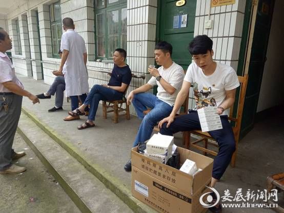 （免费发放健康药品）