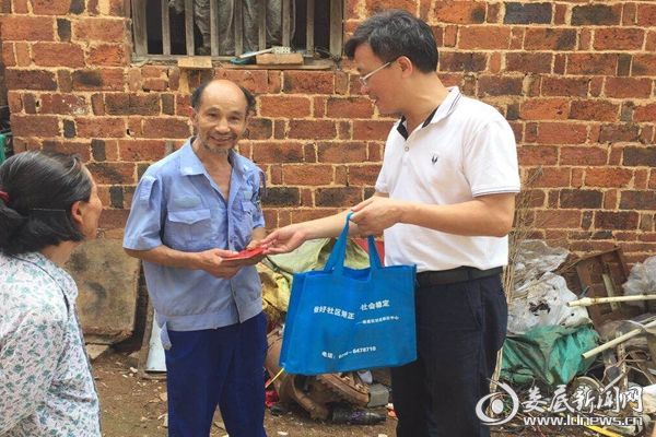 贫困户慰问活动现场