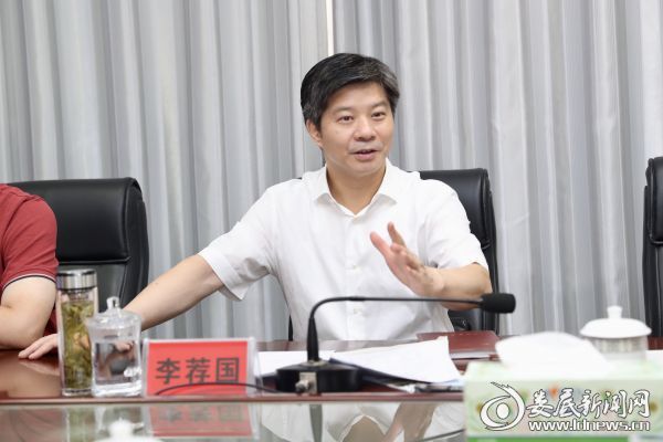 （娄底市委书记、市人大常委会主任李荐国）