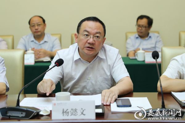 （娄底市委副书记、市长杨懿文）