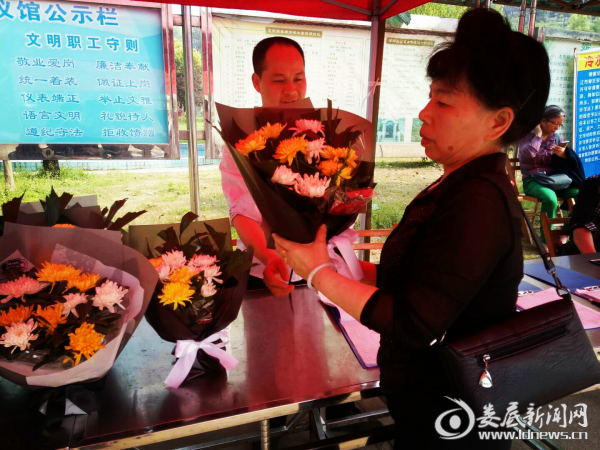 （兔费赠鲜花文明环保祭扫）