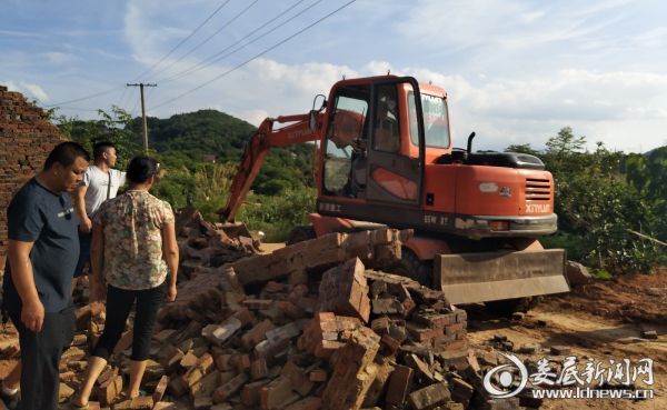 （肖家组周杰户违法违章建筑拆除到位）