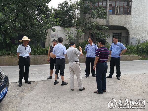 督察组在现场排查安全隐患