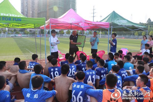 娄底市足协积极备战首届青少年足球赛