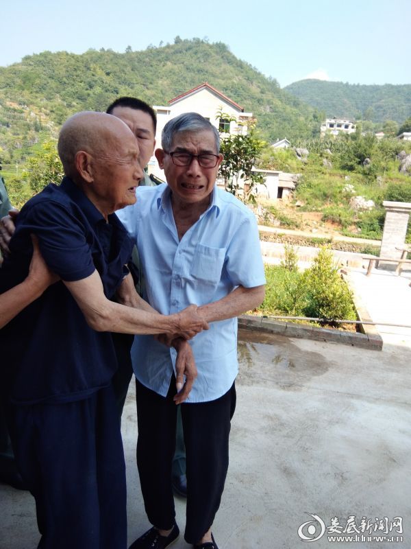 （战友相见的感动）