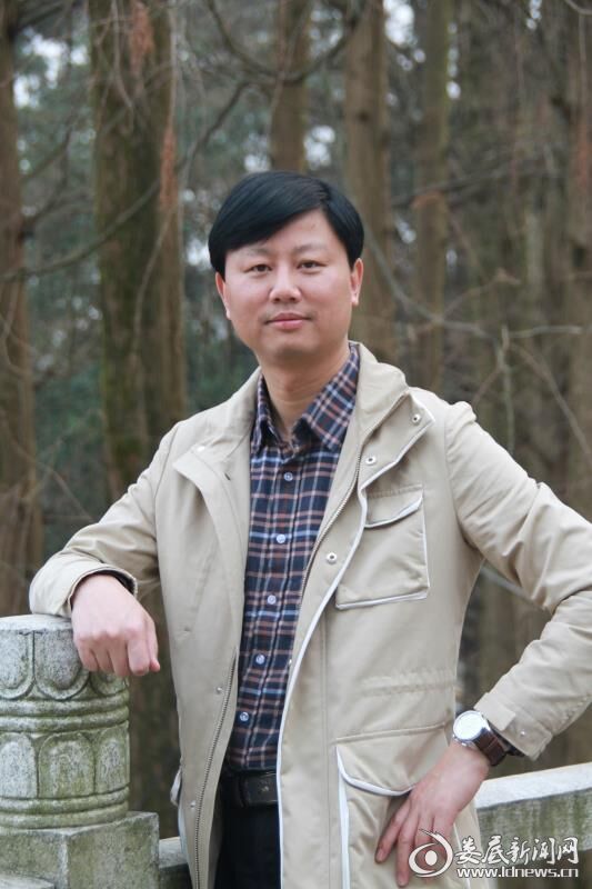 湖南省作协全委会委员、湖南省散文学会会员、曾国藩研究会研究员、青年作家袁送荣