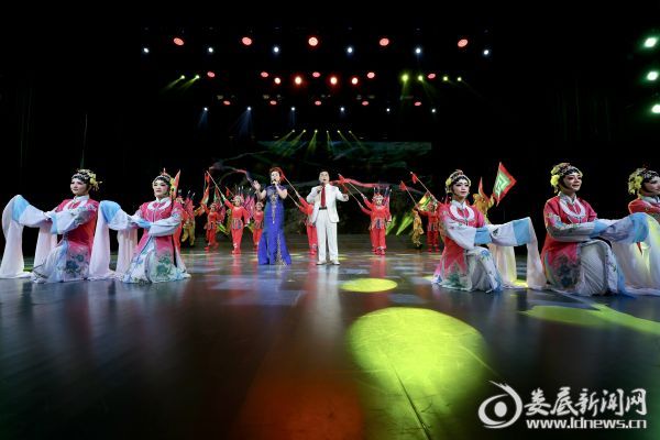表彰大会后，还举行了精彩的文艺汇演
