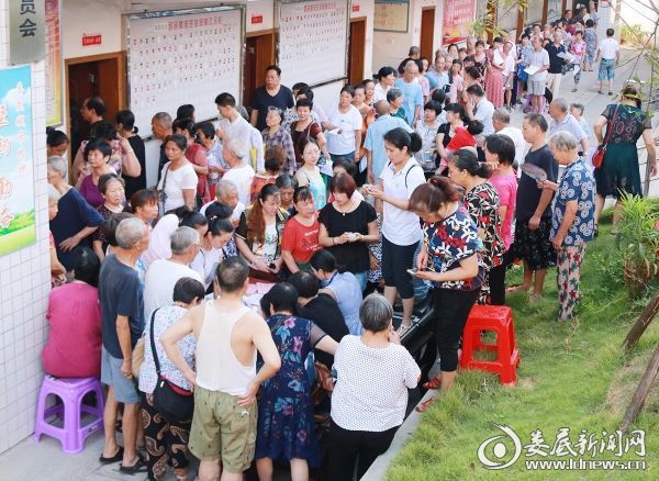 （2018年娄星区第二轮“健康快车”下基层活动在黄泥塘街道办事处旁山冲社区开展免费体检活动）