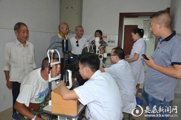 白内障患者术后复查