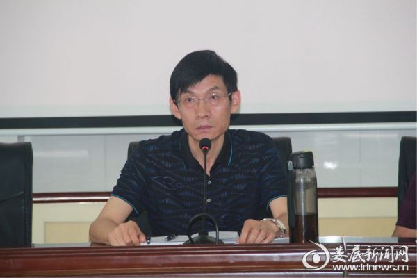 （校长伍玉伟讲话）