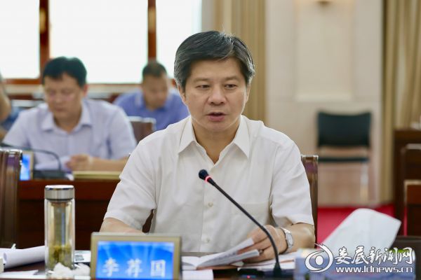（娄底市委书记、市人大常委会主任李荐国）