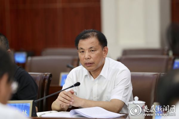 （省委第七巡视组组长杨春林对开好会议提出要求、进行点评）