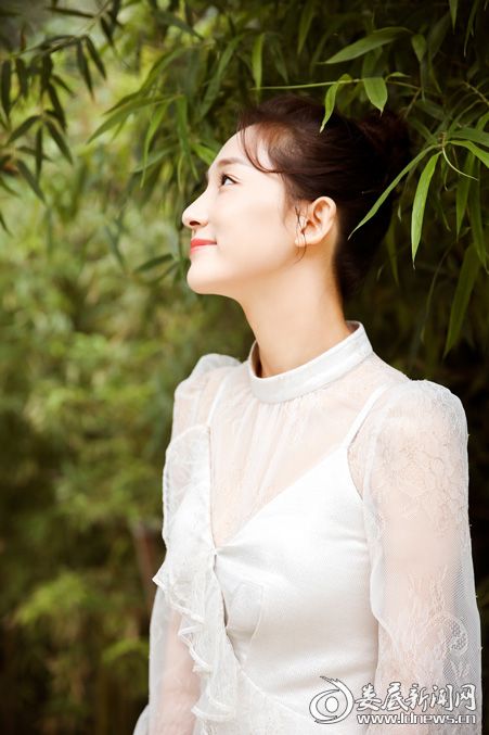 《延禧》萌妃李若宁时尚感颇佳 受邀米兰时装