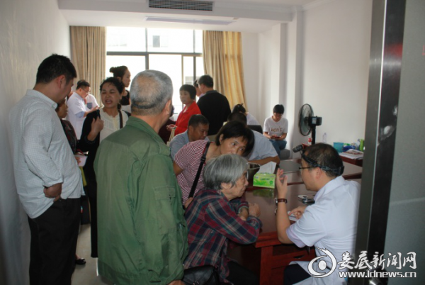 （社区义诊现场）