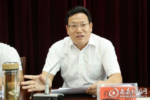 （娄底市委副书记华学健）