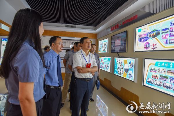 (阳雄绪主席一行参观检察文化馆)