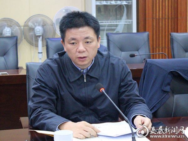 （市人民政府副市长梁立坚强调，要保质保量，求真求实，全力以赴做好脱贫攻坚工作，确保黄金村今年脱贫摘帽）
