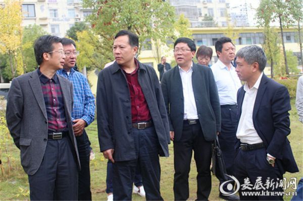 在水厂饮用水源地，谢志雄听取孙水河流域环境保护详细措施