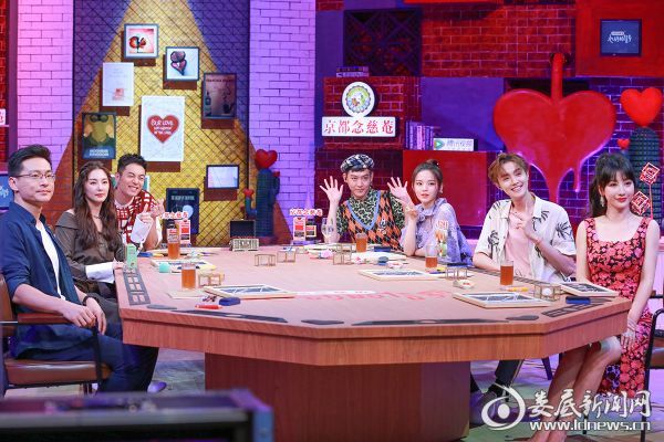 柳岩《心动的信号》刺绣花朵裙惊艳收官 谈心