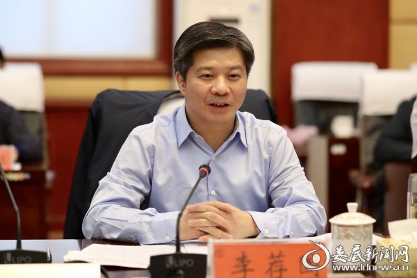 李荐国强调，要按照习总书记的要求，坚决落实好党的教育方针，根植娄底、享誉湖南、放眼全国、面向世界，进