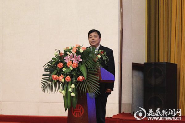 （市人大常委会副主任彭增光）