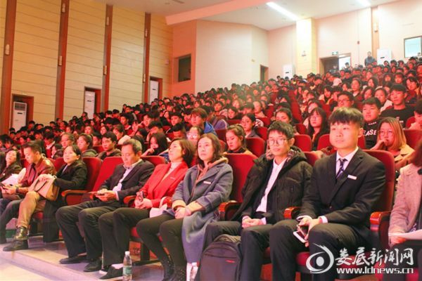 （全国优秀大学生邹勇松同学先进事迹报告会座无虚席）