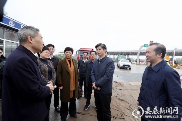 李荐国详细询问了解值班值守情况以及涟源市防控整体情况、市场猪肉供应等情况