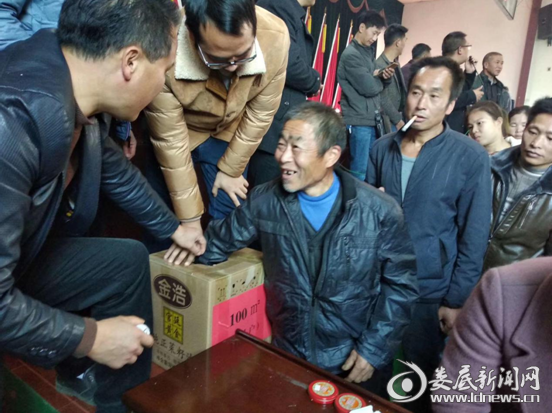 （抽签现场）