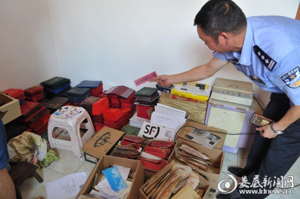 （现场缴获的假证、假公章等犯罪违法物品）