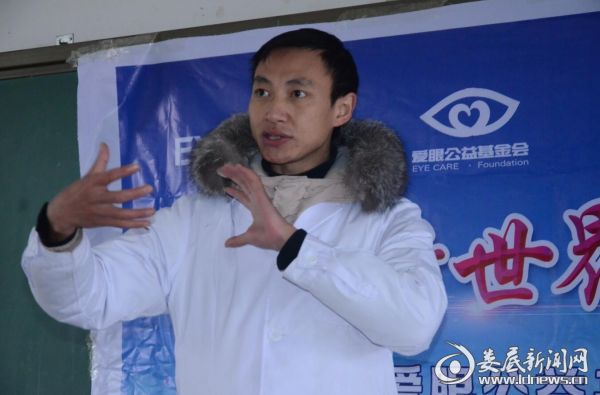 娄底爱尔眼科医院医务人员为孩子们带去近视防控知识