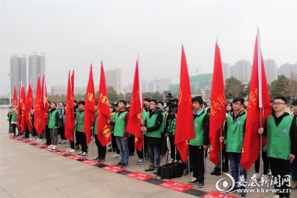 整装待发的志愿者们