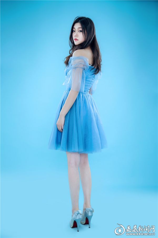 赵曼茵《小星星》主题写真大片 淡蓝色少女元