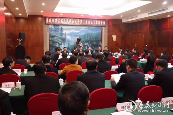 （会议现场）