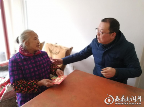 （慰问活动现场）