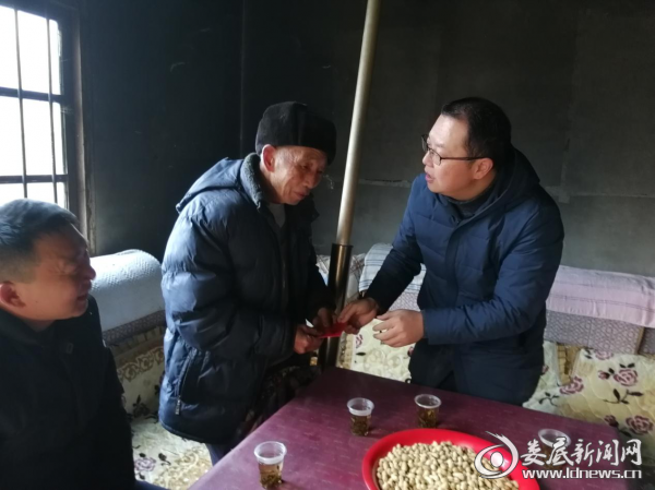 （慰问活动现场）