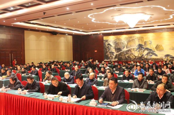（与会人员认真听取工作部署等相关事项）