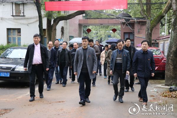 1.市教育局机关在职党员进贤童社区开展主题党日活动-wps图片
