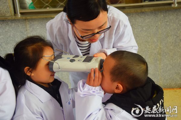 小朋友瞳距检测有模有样