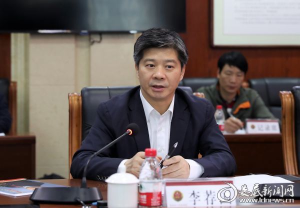 （娄底市委书记、市人大常委会主任李荐国）