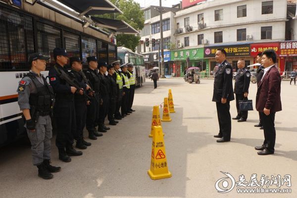 双峰县副县长、县公安局局长黄祥光赴基层一线看望慰问执勤民警并督导节日安保工作
