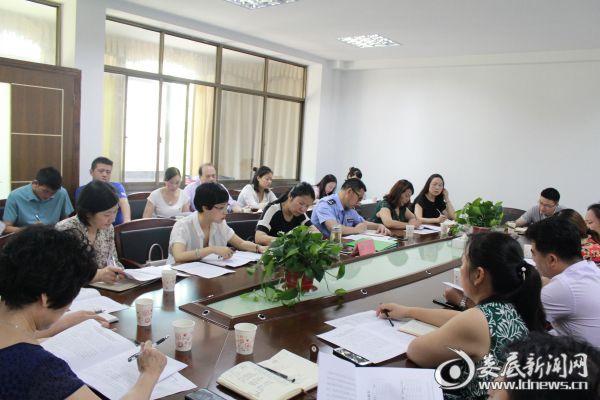 （6月4日，市创管办组织召开部署会议，专题研究部署娄底中心城区文明交通劝导活动具体事项）